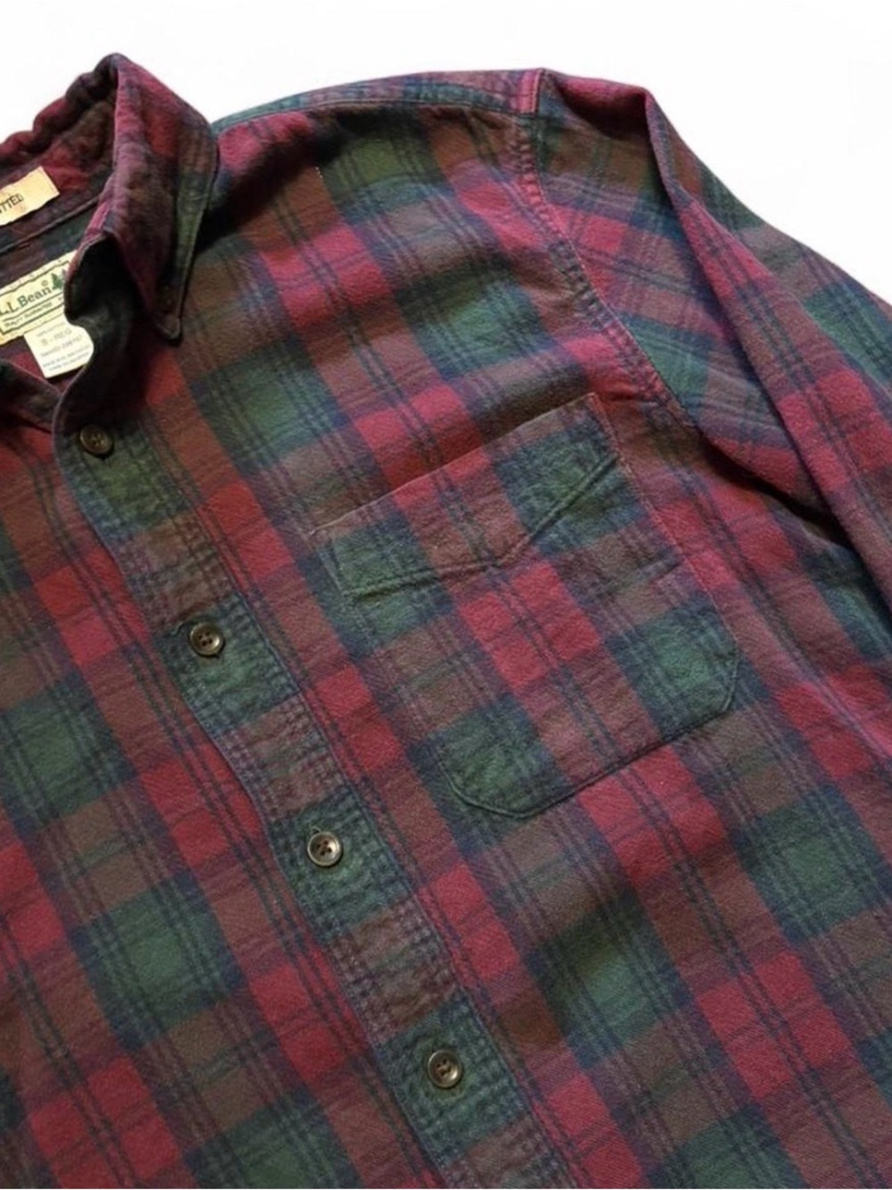 LL Bean Men's Flannel Plaid Button-Down Shirt in Red and Green - Picture 3 of 5